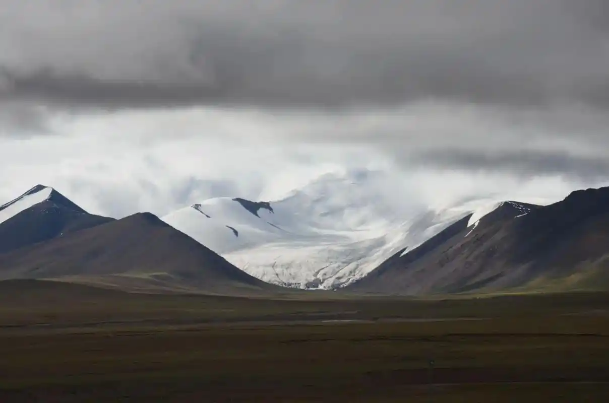 唐古拉山,终年白雪皑皑,目之所及皆美景.这么近距离拍摄真的很 - 抖音