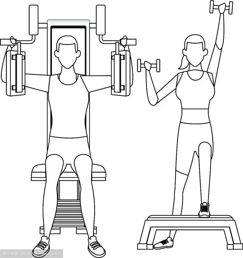 一对夫妇在健身房锻炼