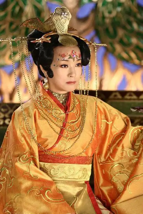 刘晓庆 饰 王母娘娘