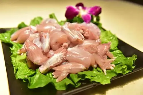 这种肥美的肥肠结摆盘也唯美清新起来了有没有!