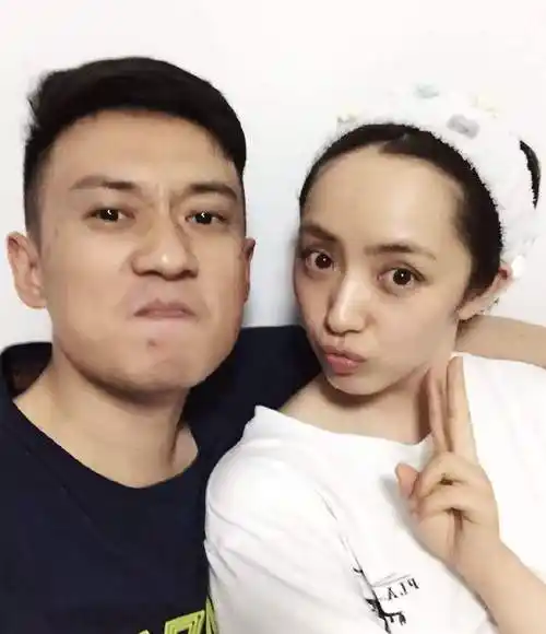 徐洪浩个人资料(演员徐洪浩:入行多年单身,46岁娶小10岁娇妻刘晓洁