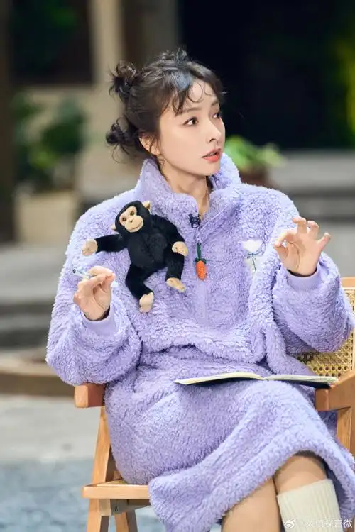 【《#大侦探有风的地方#》高清剧照】之昕新@吴昕:文静可爱的猩猩饲养