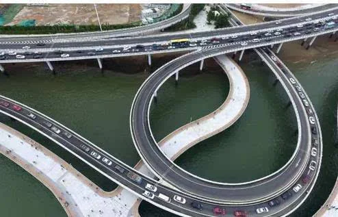 演武大桥观景台被调侃为世界最美停车场,堵因竟是…欢迎支招缓堵