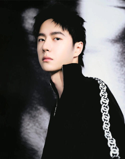 总台看片活动进行中,王一博《长风破浪》展出超大海报,要上星了