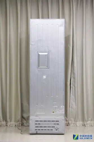 冰箱背面