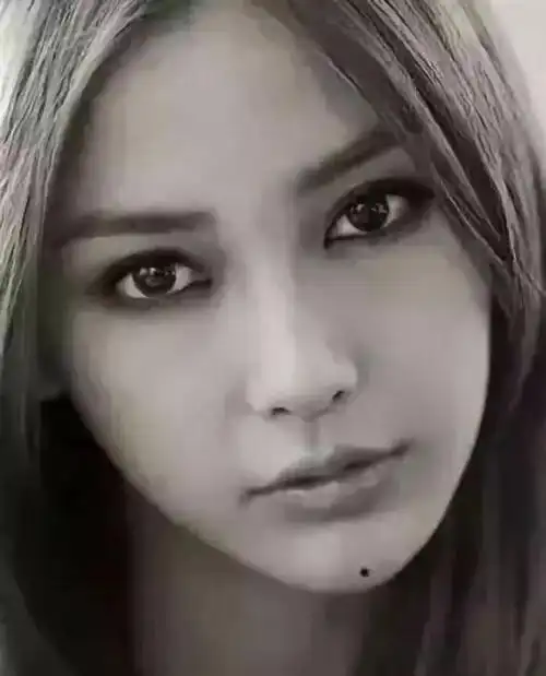 这种痣是富贵痣,无论是长在左边还是右边,对一个人将来的发展都至关