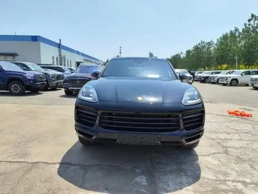 2011款的保时捷卡宴,当时的官方售价是922万人民币车主告诉我希望以50