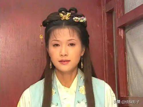 《财神传奇》中徐静蕾扮演小玉,她是知府大人的掌上明珠,人长得美又很