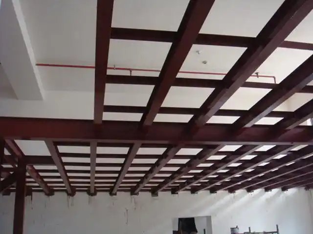 老婆硬不听劝要买顶楼,还好层高5米2,用槽钢搭阁楼没人发现_工字钢