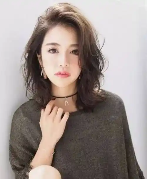 大方脸适合什么发型(方脸剪什么短发最好看)