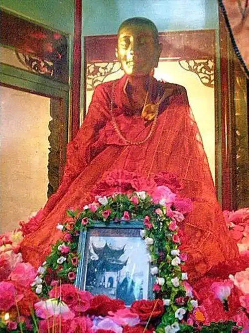科学无法解释九华山神秘的肉身菩萨现可供瞻仰的仅有5尊