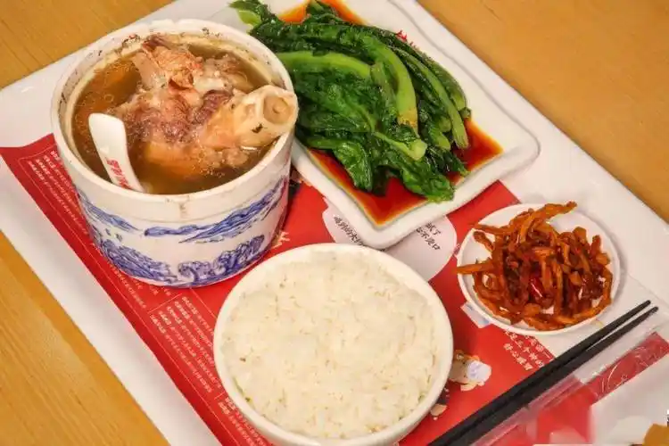 「钟姐炖品」超值单人餐,莲藕炖筒骨套餐,秘制猪脚饭单人餐!45.9元抢!