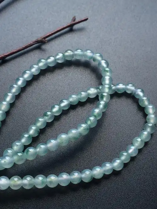 冰种飘花天然翡翠珠链