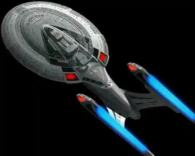 至于常说的星际迷航联邦飞船,像上图的航海家,筷碟结构是因为曲速引擎