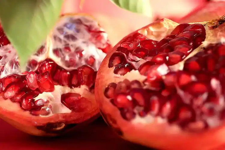 中国风红色喜庆石榴摄影