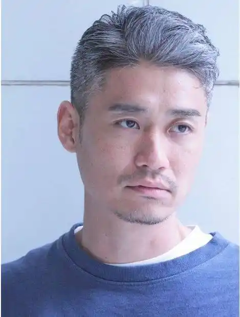 中老年男士发型别乱剪,可以试试这几款,即使头发花白也很帅_形象_飞机