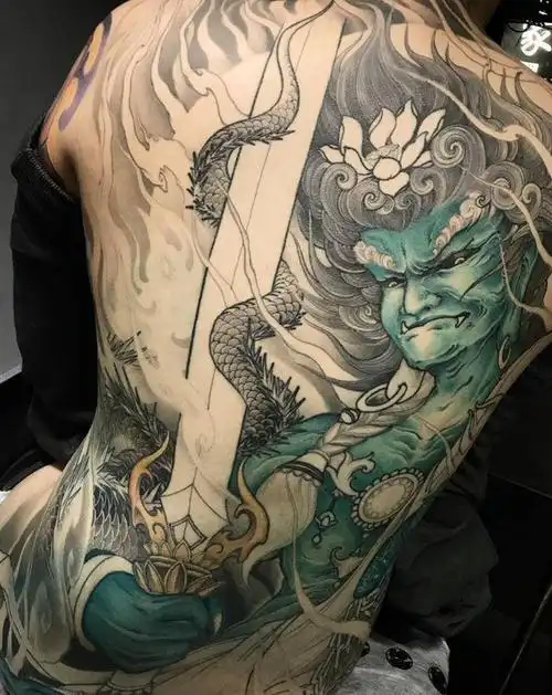 蓝脸的明王纹身图片_背部新传统不动明王满背新传统纹身图案