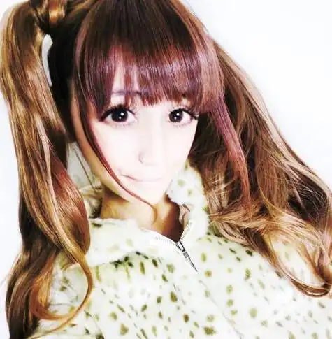 绑两个辫子的女生头像