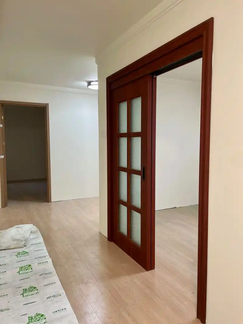 这款新中式风格的木质推拉门装完,效果