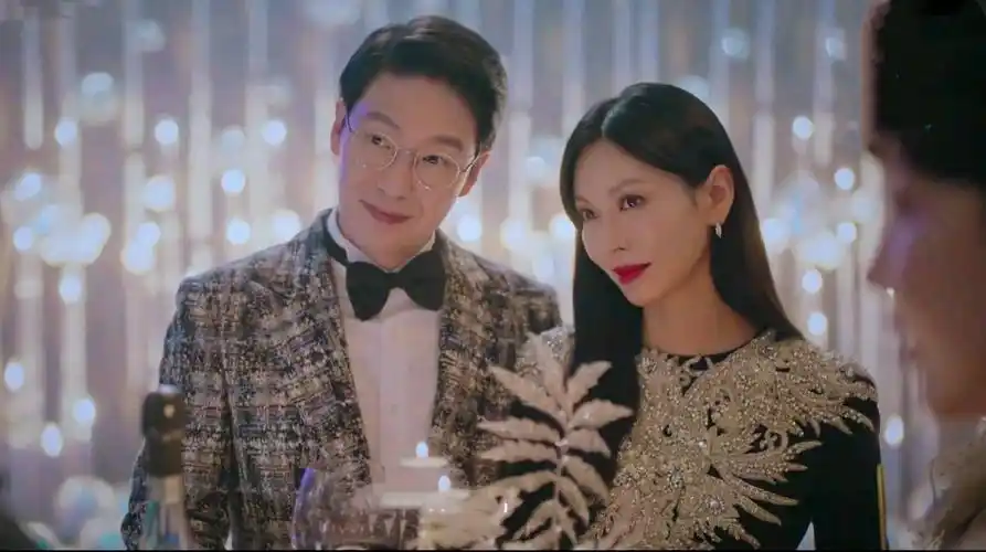 《顶楼》第一季大结局:秀莲复仇失败被反杀,吴允熙成第二季主线