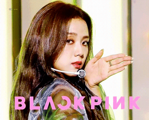 不愧是门面担当,迷倒千万网友,可谓人间真芭比!