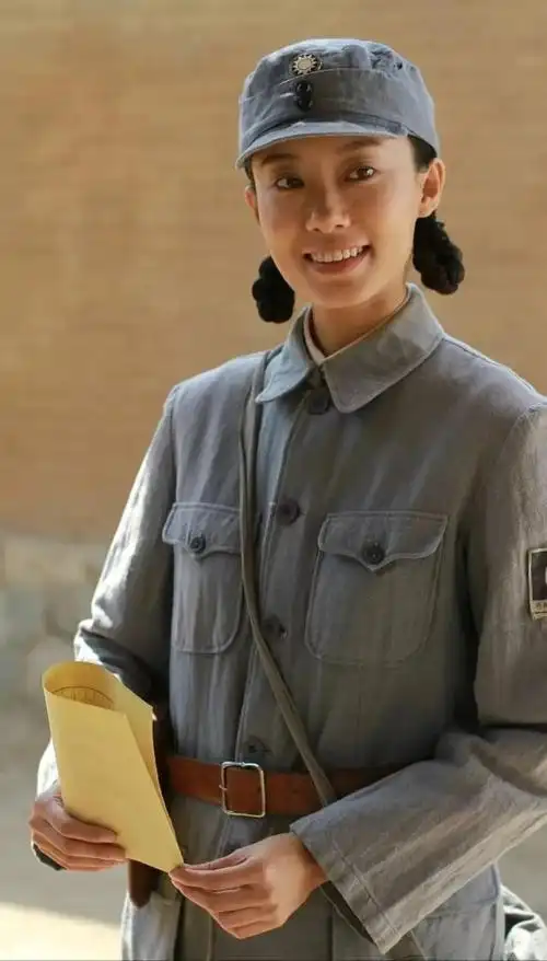 《烽火岁月》的女主角,饰演女八路林小童,搭档是圈内实力派男演员李梦