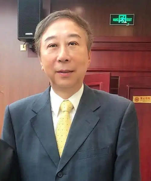 冯巩34岁儿子照片曝光,长相宛如复制粘贴|it行业|冯巩|冯开诚_新浪