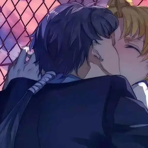 搂在怀里的动漫情侣头像 三千颗星星不如你的眼