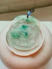冰底极润龙牌飘花翡翠吊坠生意兴隆