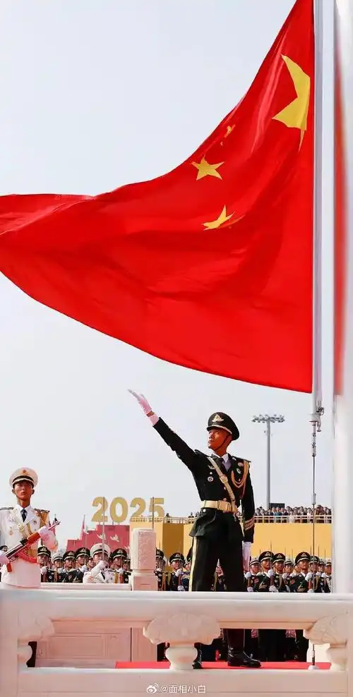 时运不济,不妨把近期阅兵的照片设成手机壁纸,它能为你注入积极能量