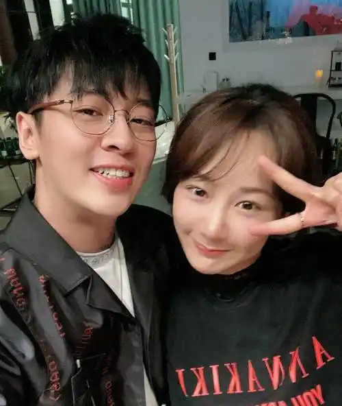 不管是集体大合照还是单人的照片中,都没有看见杨紫和张一山同框的