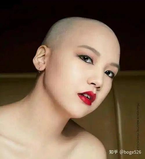 美女剃光头