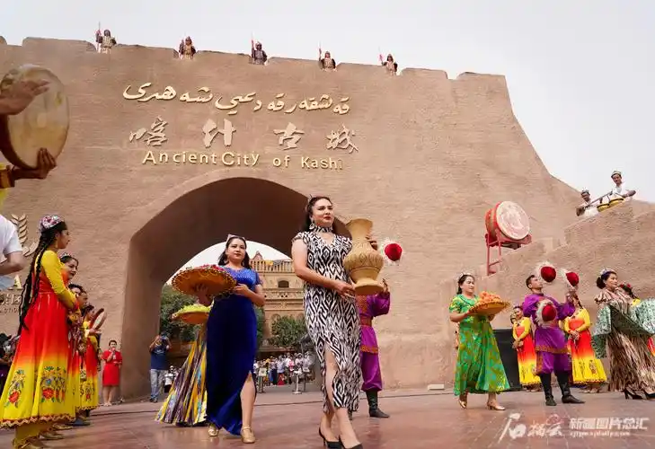 喀什古城开笑迎八方客