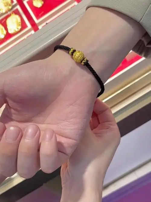 亲手给男朋友戴上了黄金转运珠 大吉大利