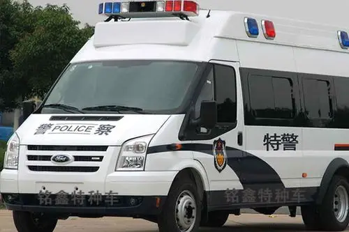 江铃福特v348冲锋车