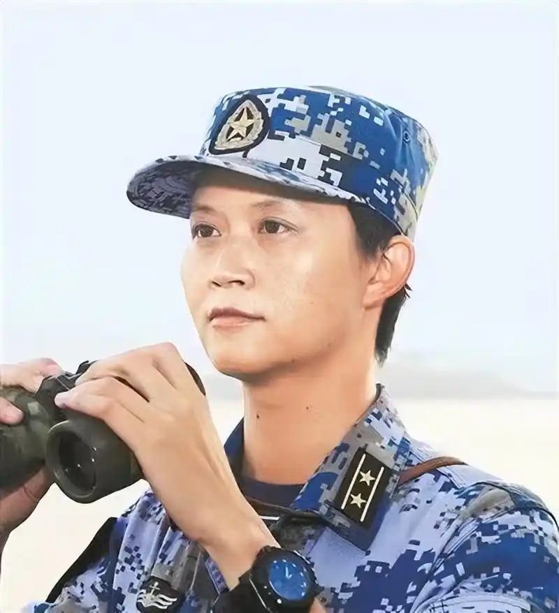 曾拒绝百万年薪,中国首位女舰长韦慧晓