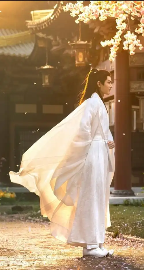 白衣飘飘,长身玉立,堪称古装天花板@x玖少年团肖战daytoy#玉骨遥##肖