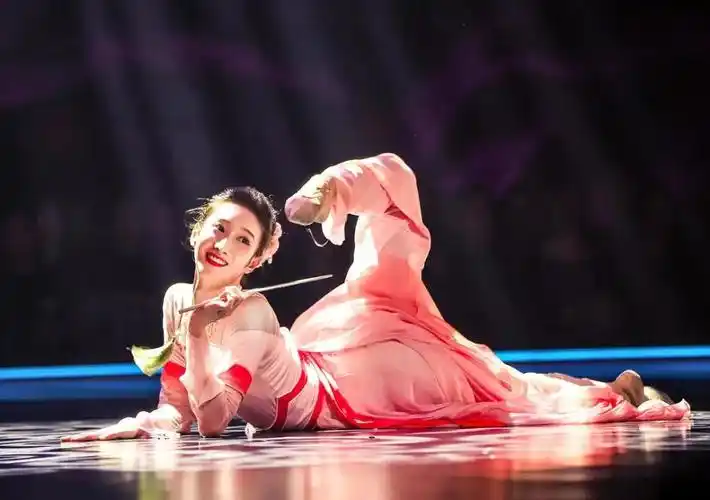 炸了熬夜看完11期舞蹈风暴我打出了今年第一个五星好评