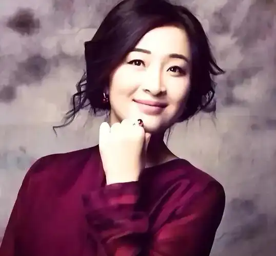 张嘉译的老婆是谁(张嘉译:前妻杜珺伤了他的心,邂逅王海燕后,家庭终于