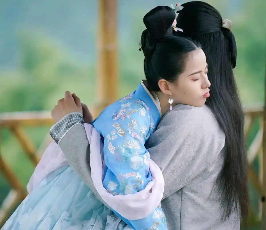 《通灵妃》:全网首部真人漫改竖屏番上线,女主竟是可爱的她