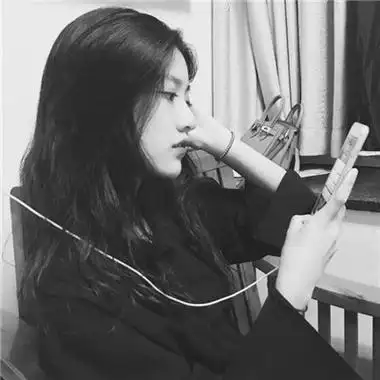 女生伤感侧面黑白头像2021 一颗陪你到老的心还不够吗