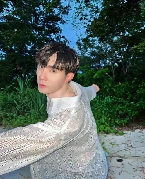 ⒑漂亮睫毛精李海海