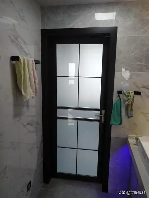 卫生间门双包套,看起来确实比单包边好看很多,打算装修的,看看
