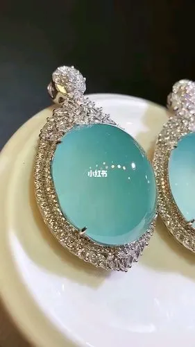 蓝冰翡翠鸽子蛋