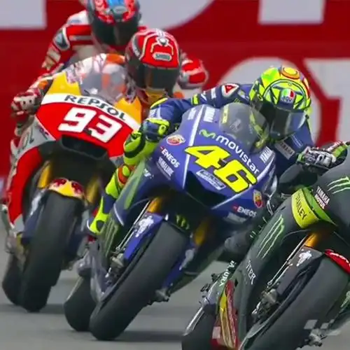 罗西马奎斯同框经典的起身#motogp#罗西#马奎斯