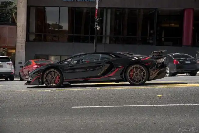 街拍兰博基尼aventador svj ,太漂亮了!