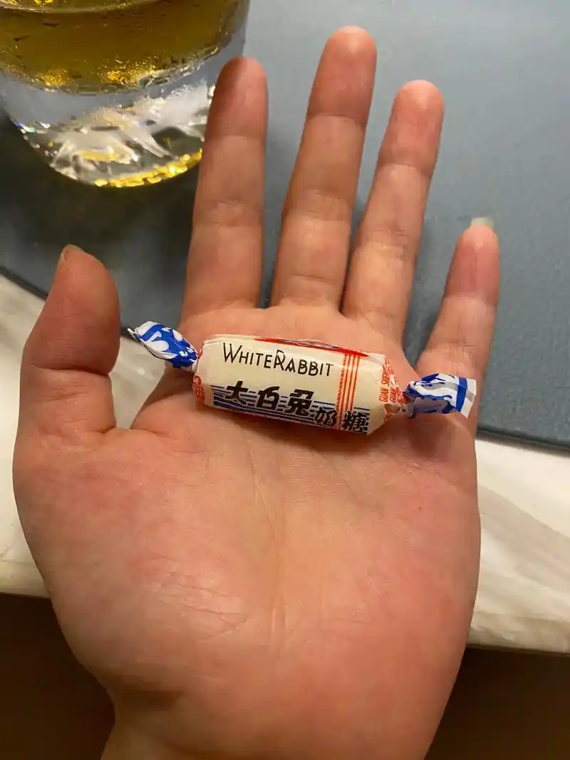 生活很苦,你一定要甜.手里有糖,随时可甜,不属于的终究要学会 - 抖音