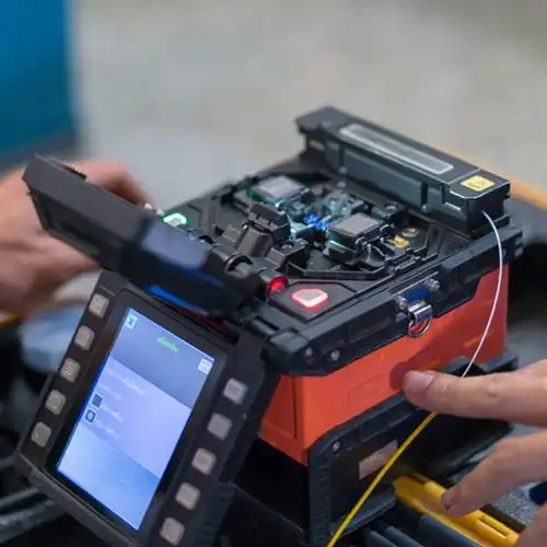 成都光纤光缆施工布线铺设上门专业熔接熔纤线路检修服务