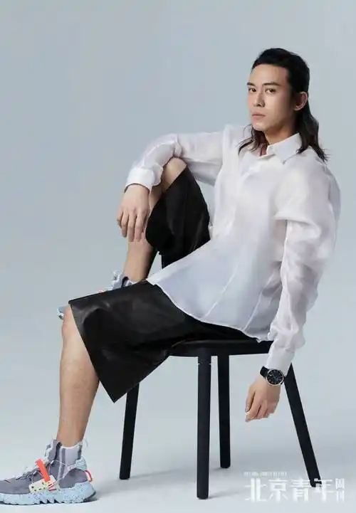 陈楚河时尚大片演绎绅士品格慵懒眼神魅力无限