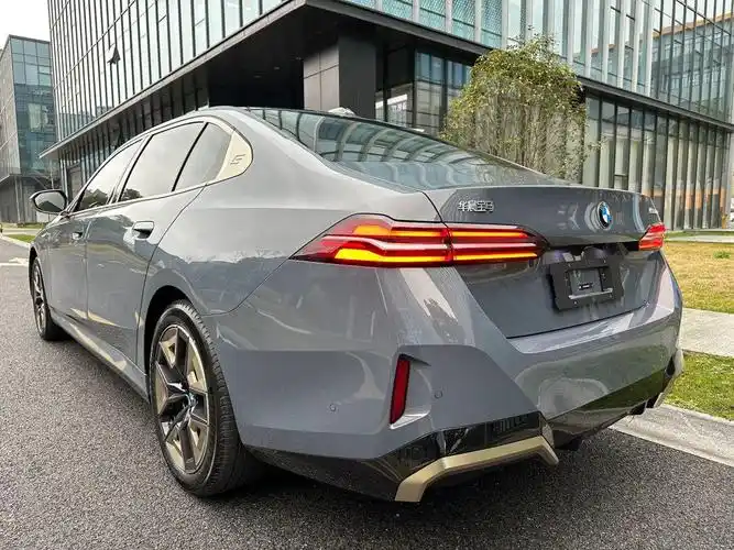 新款24款宝马五系到店啦_宝马5系社区_易车社区